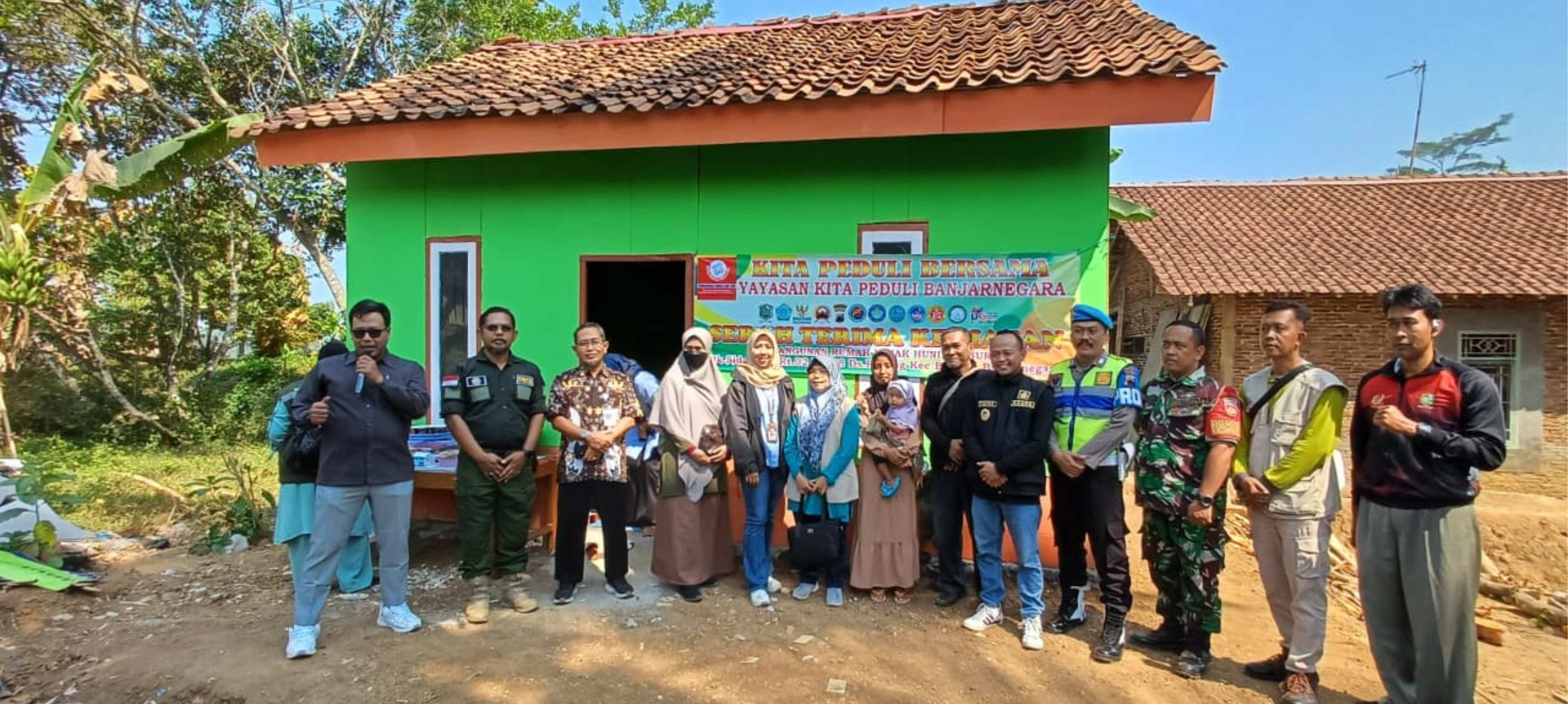 STIE TAMBARA Melaksanakan Serah Terima Kegiatan Pembangunan Rumah Desa Pucang 