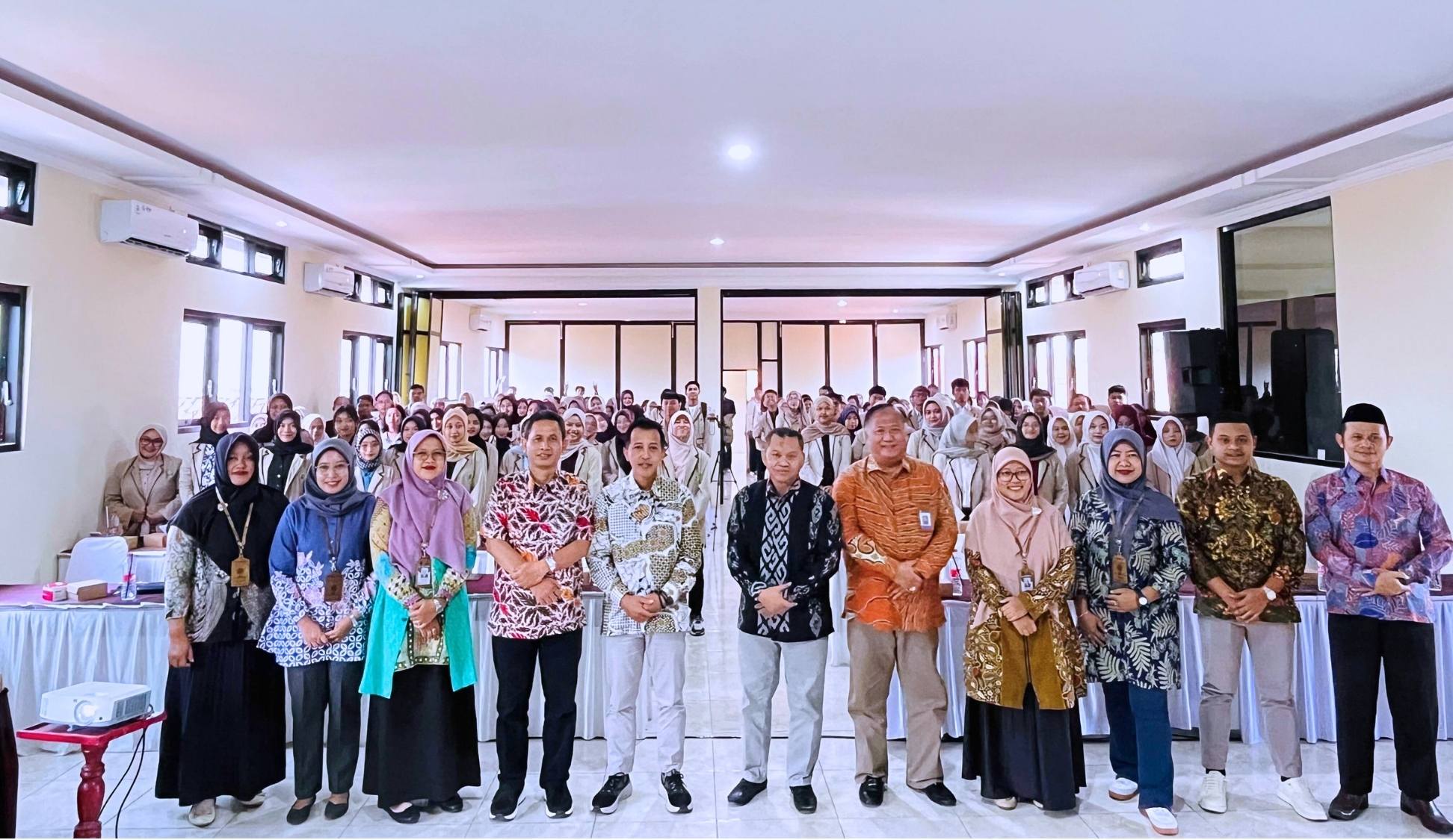 Mahasiswa STIE TAMBARA Ikuti Pembekalan KKN Di Tiga Kabupaten